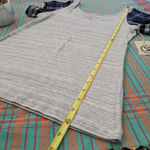 Upcycled tee with flannel sleeves - Picture 6 of 7